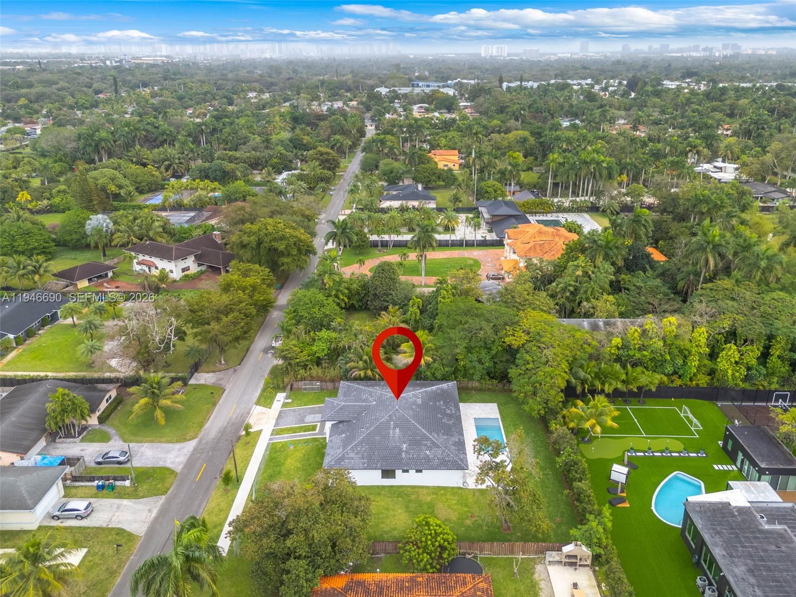 240 NE 156th St Miami, FL 33162