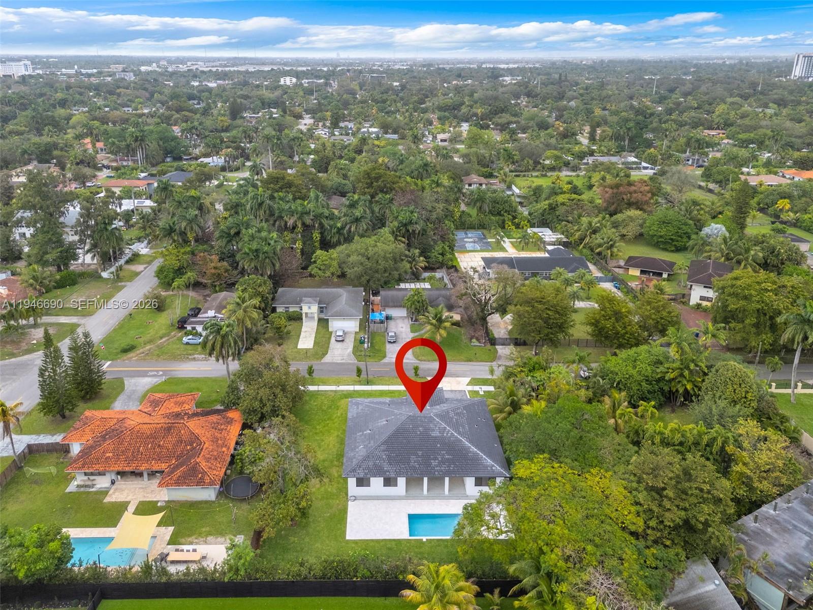 240 NE 156th St Miami, FL 33162