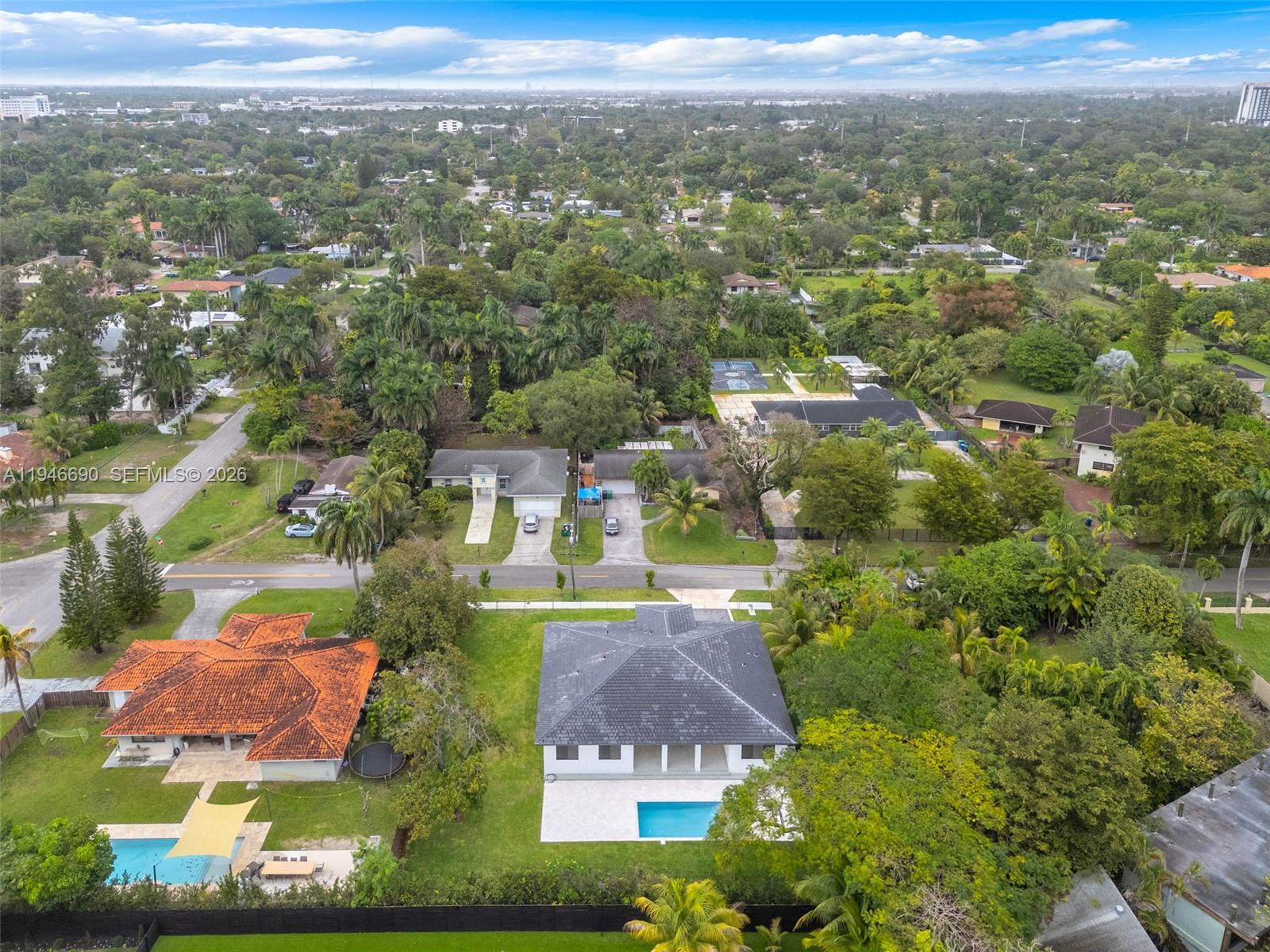 240 NE 156th St Miami, FL 33162