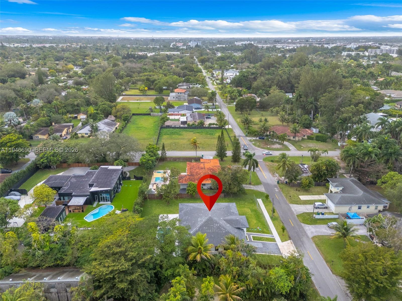 240 NE 156th St Miami, FL 33162