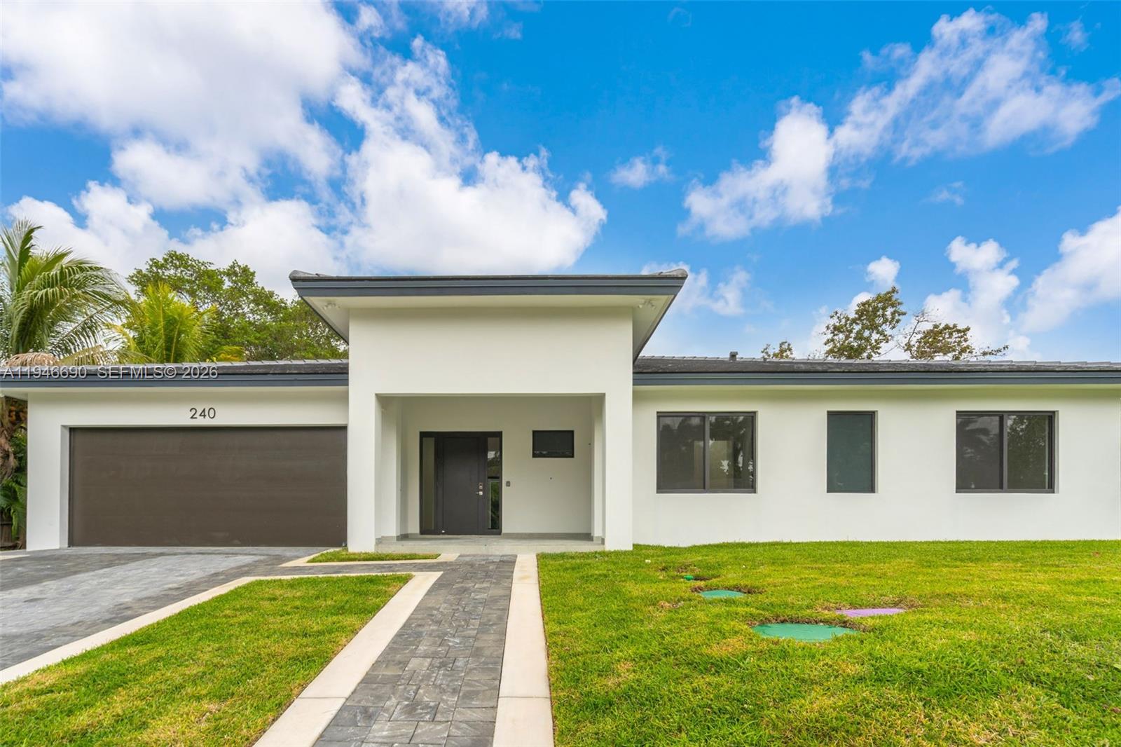 240 NE 156th St Miami, FL 33162