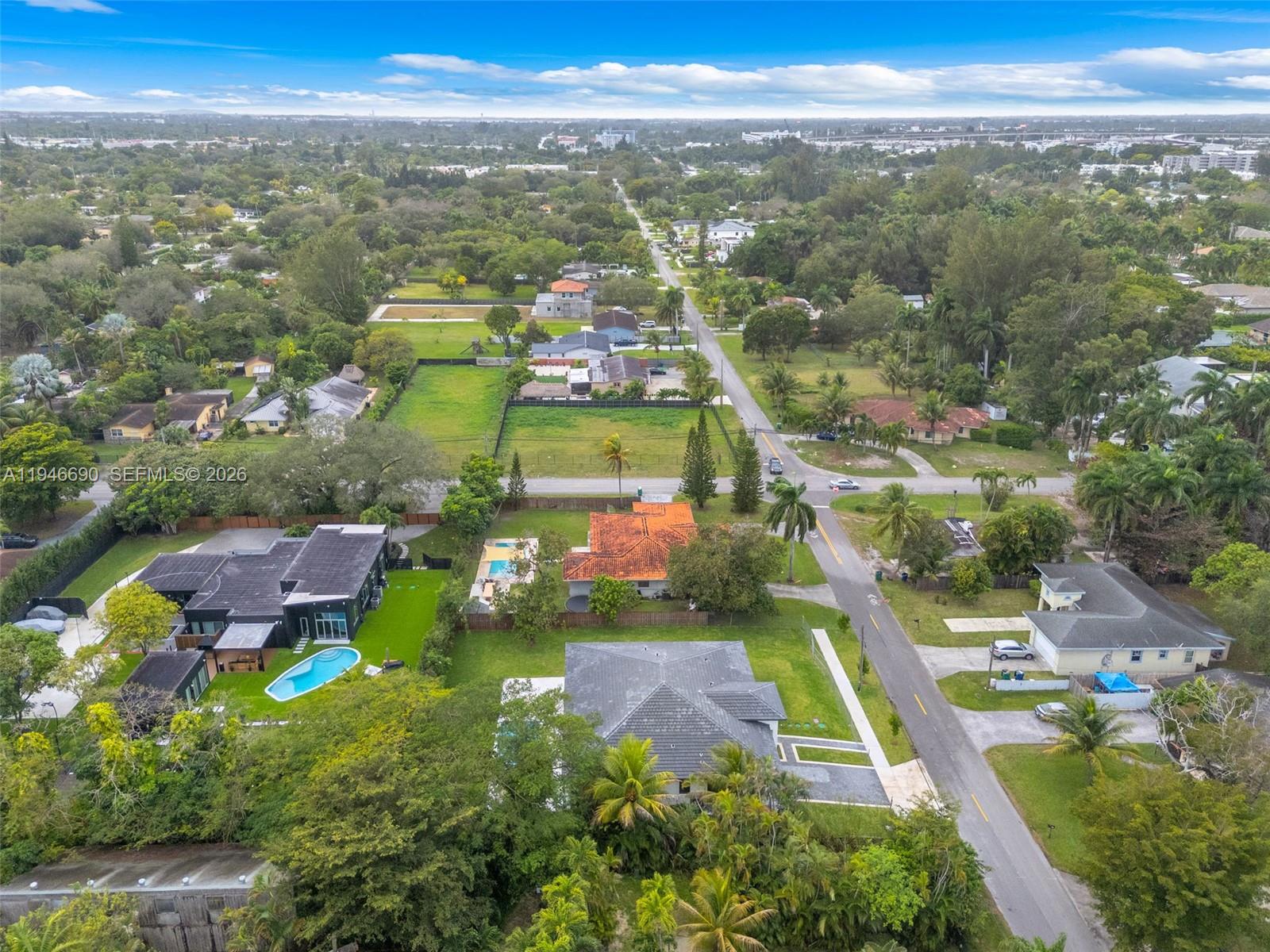 240 NE 156th St Miami, FL 33162