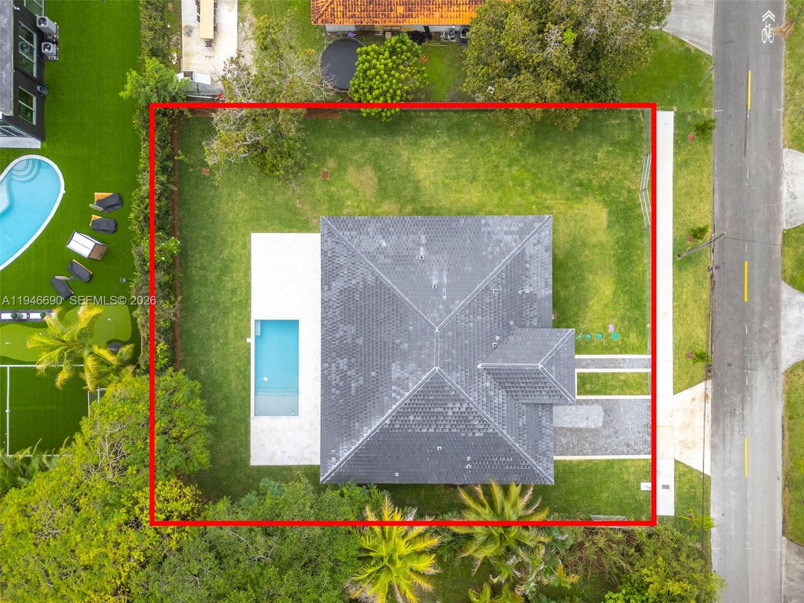 240 NE 156th St Miami, FL 33162