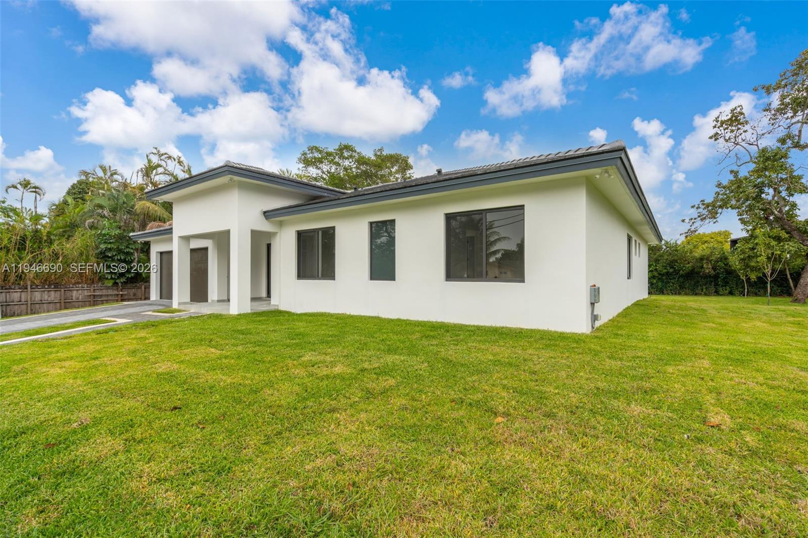 240 NE 156th St Miami, FL 33162