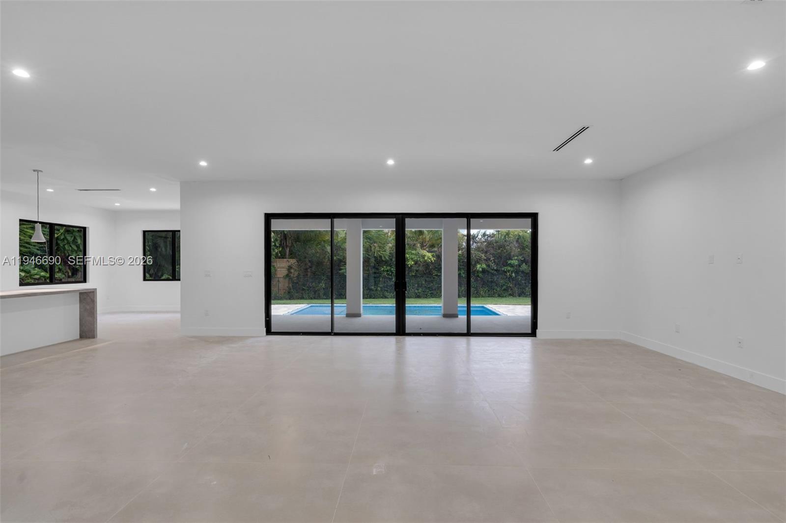 240 NE 156th St Miami, FL 33162