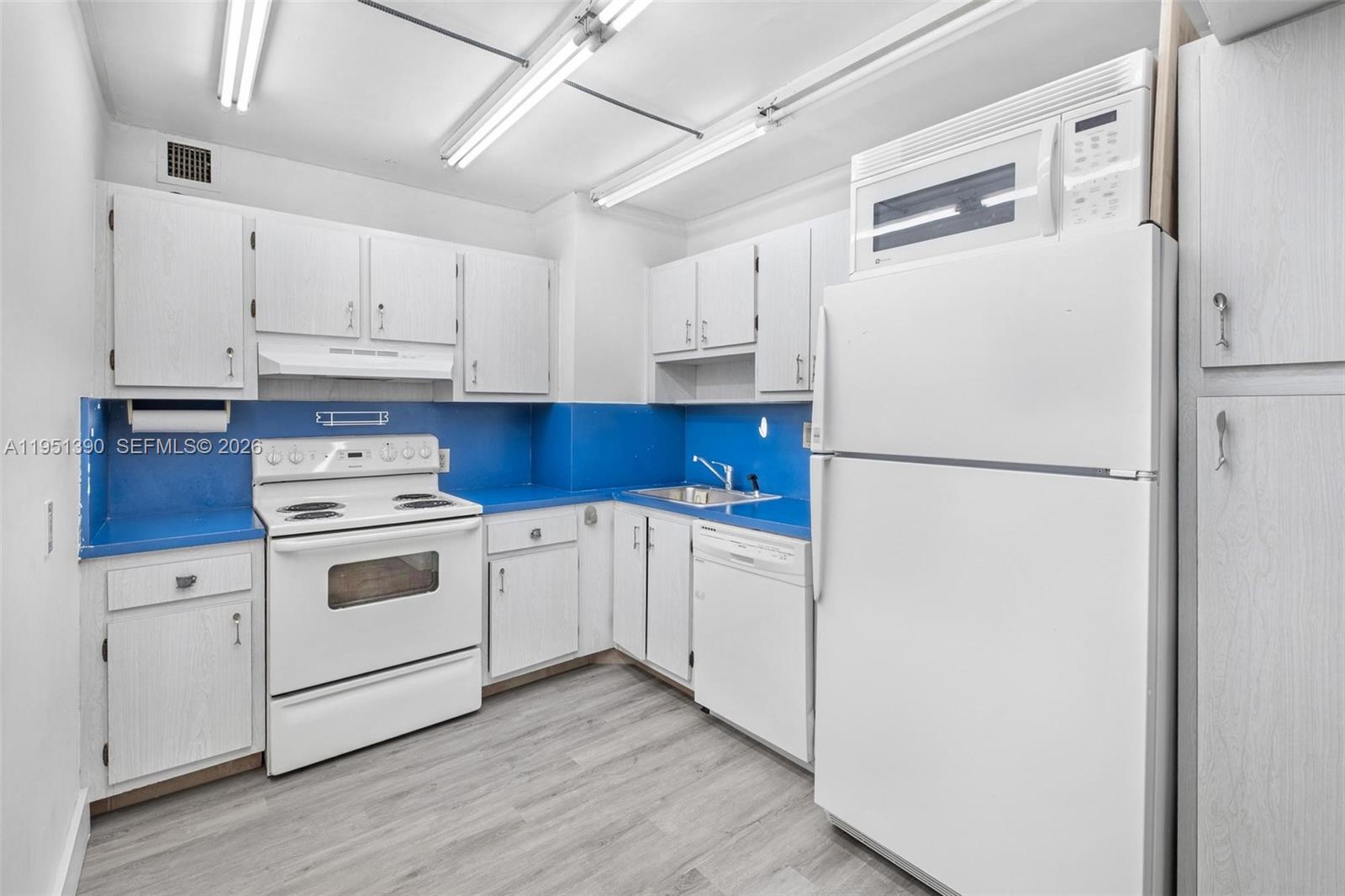 image Arlen House East12