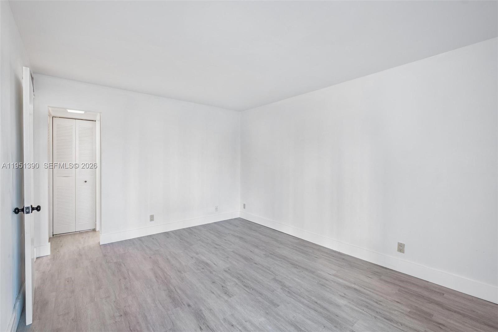 image Arlen House East15