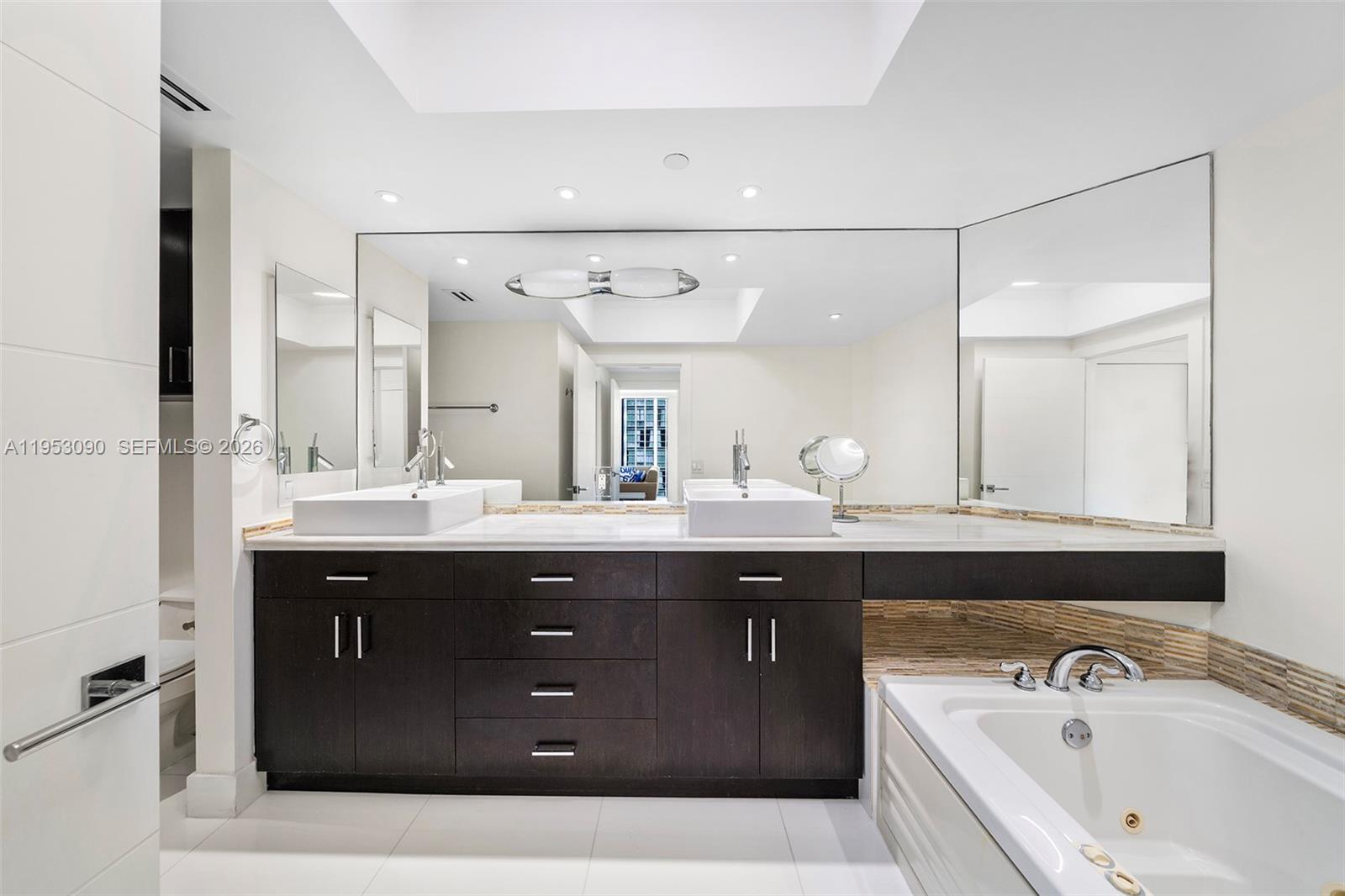 4779 Collins Ave #907 Miami Beach, FL 33140