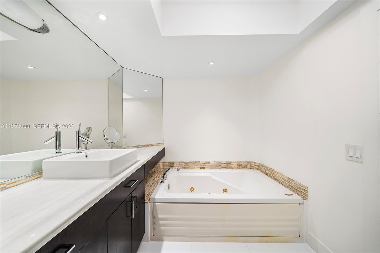 4779 Collins Ave #907 Miami Beach, FL 33140