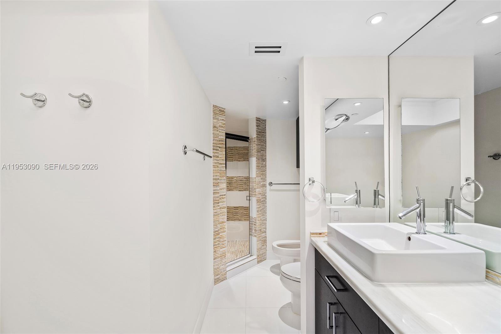 4779 Collins Ave #907 Miami Beach, FL 33140