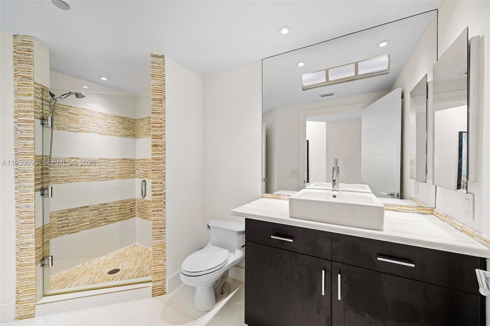 4779 Collins Ave #907 Miami Beach, FL 33140