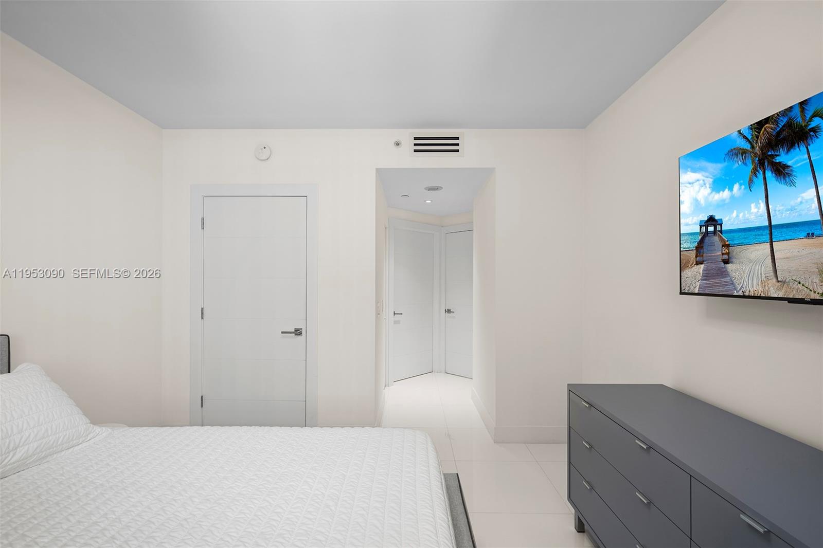 4779 Collins Ave #907 Miami Beach, FL 33140