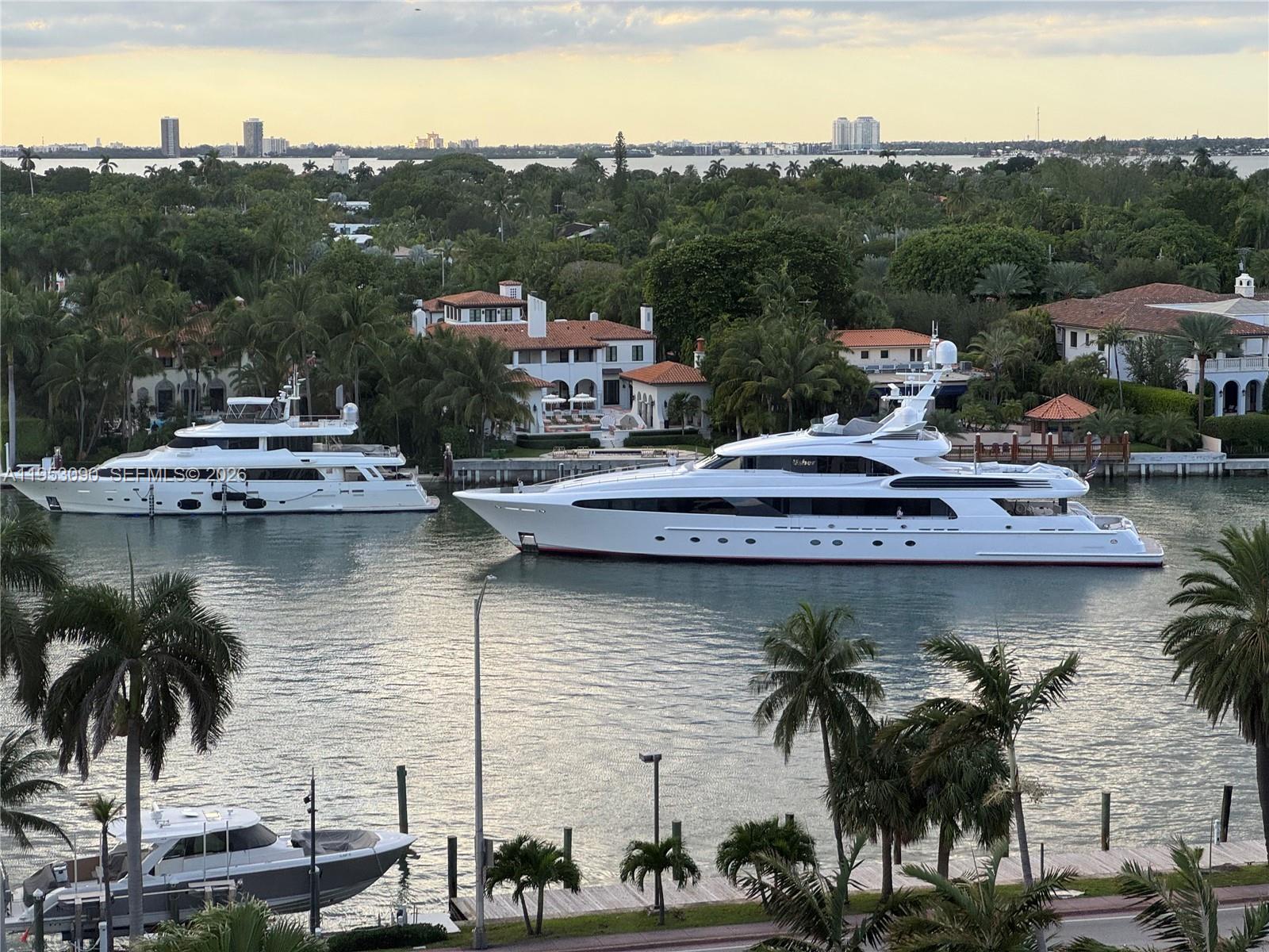 4779 Collins Ave #907 Miami Beach, FL 33140