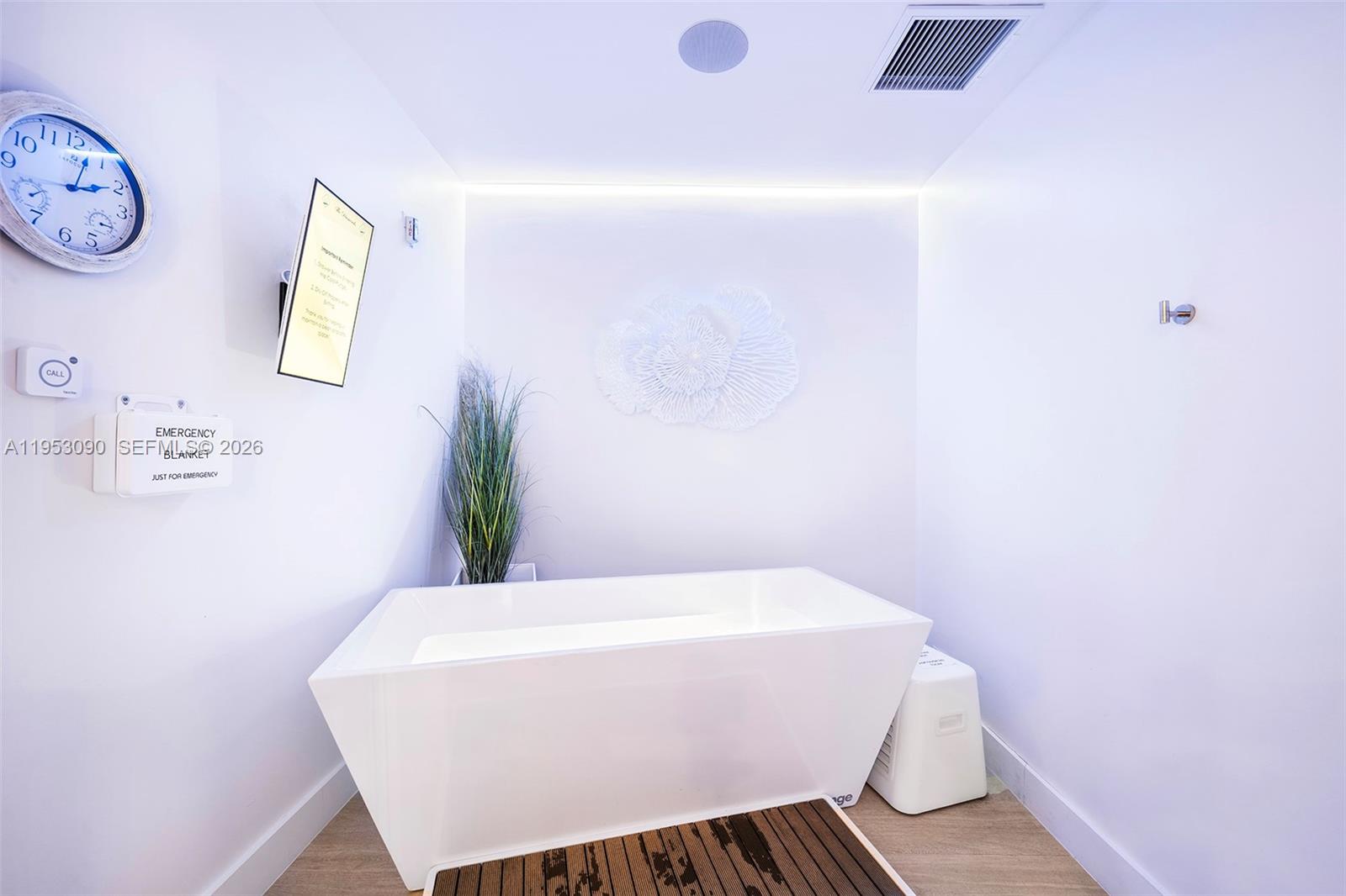 4779 Collins Ave #907 Miami Beach, FL 33140