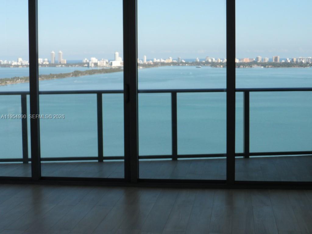 460 NE 28th St #2501