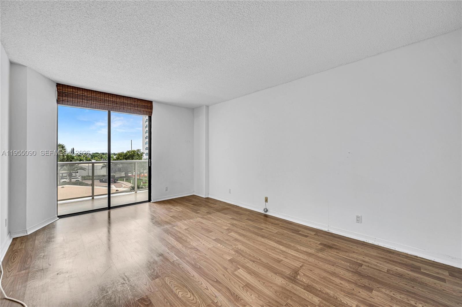 image Hamptons West23