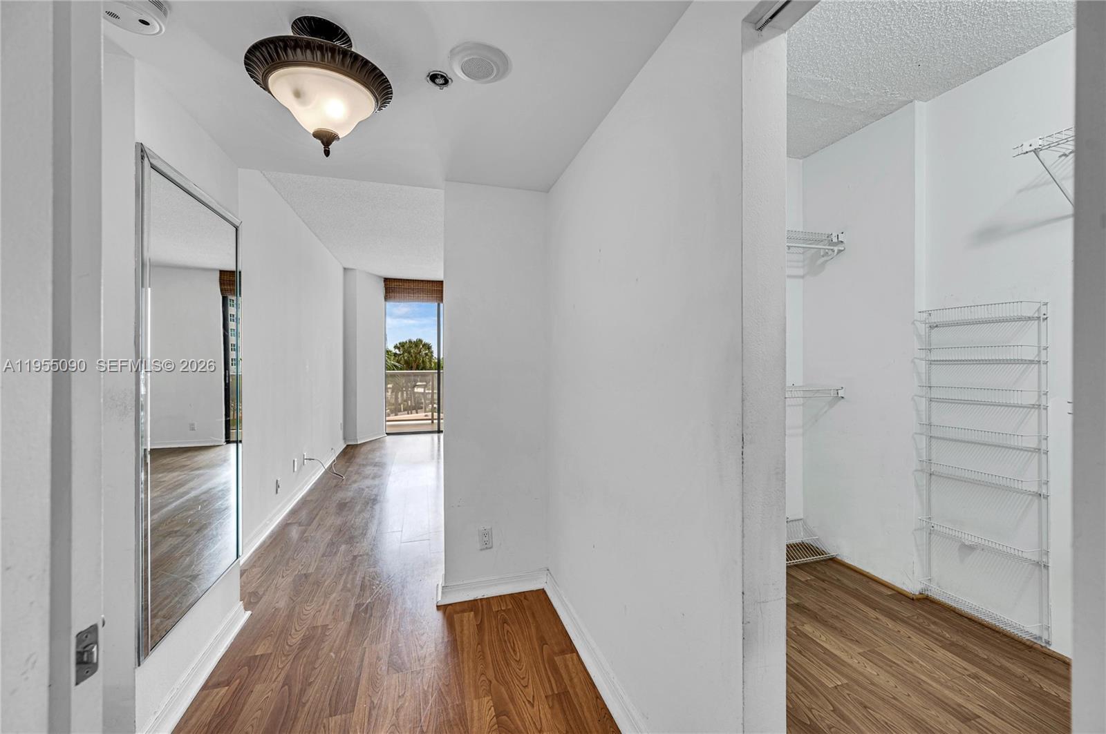 image Hamptons West30