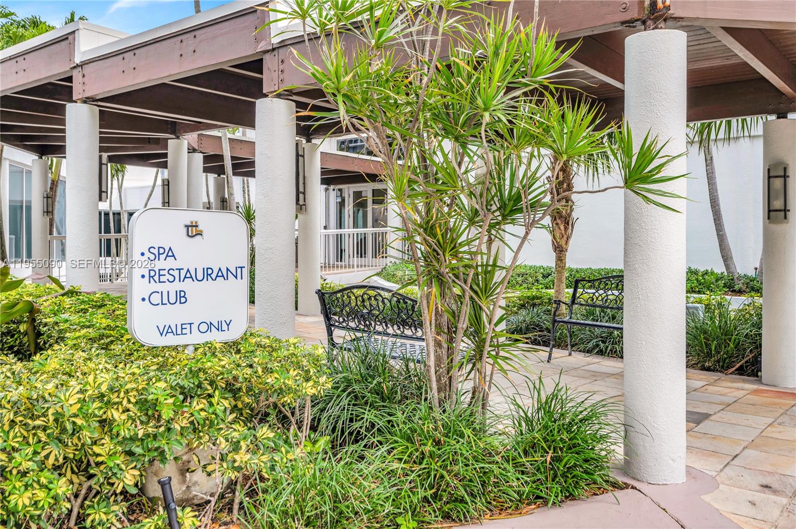 image Hamptons West45