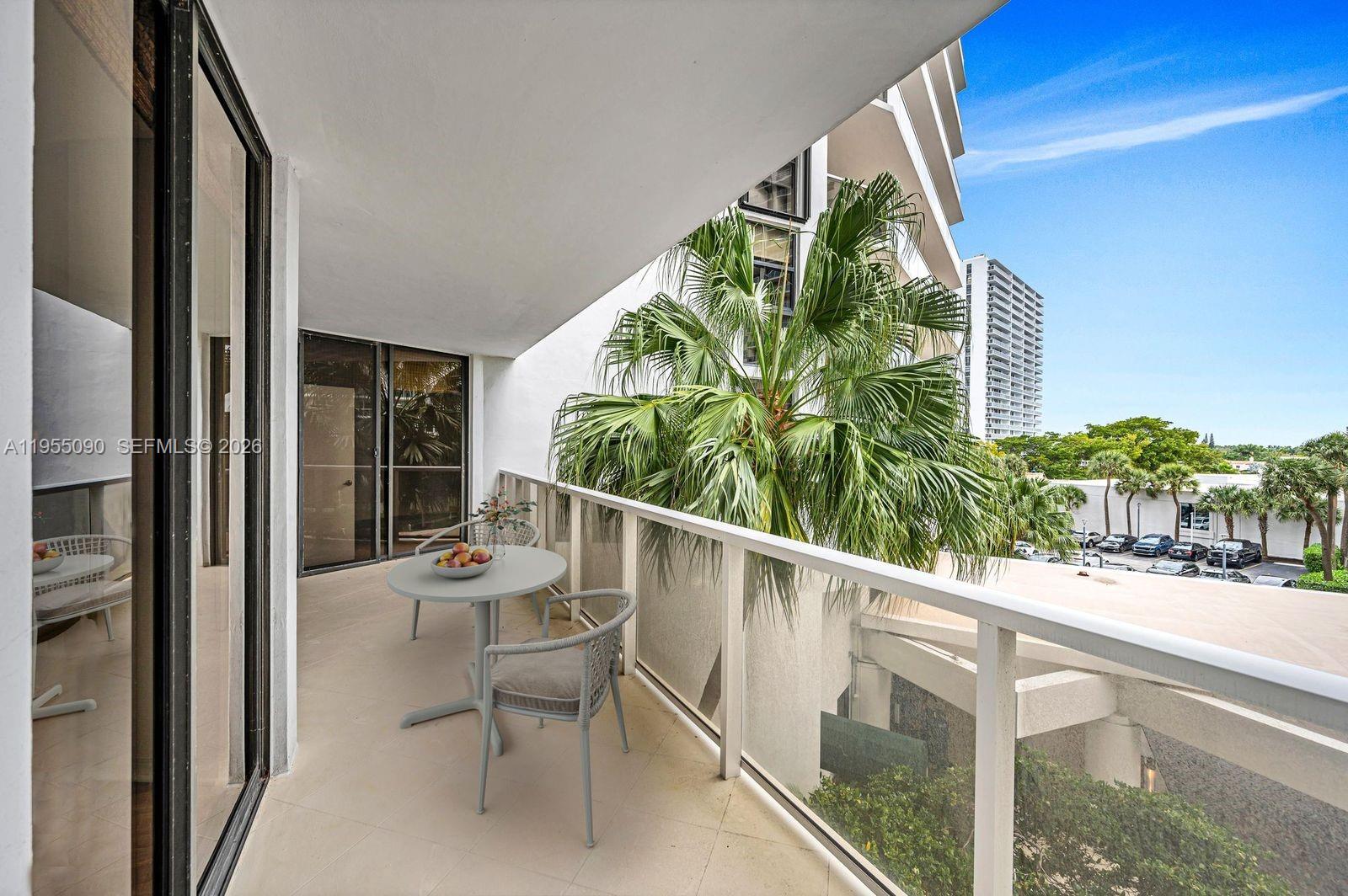 image Hamptons West4