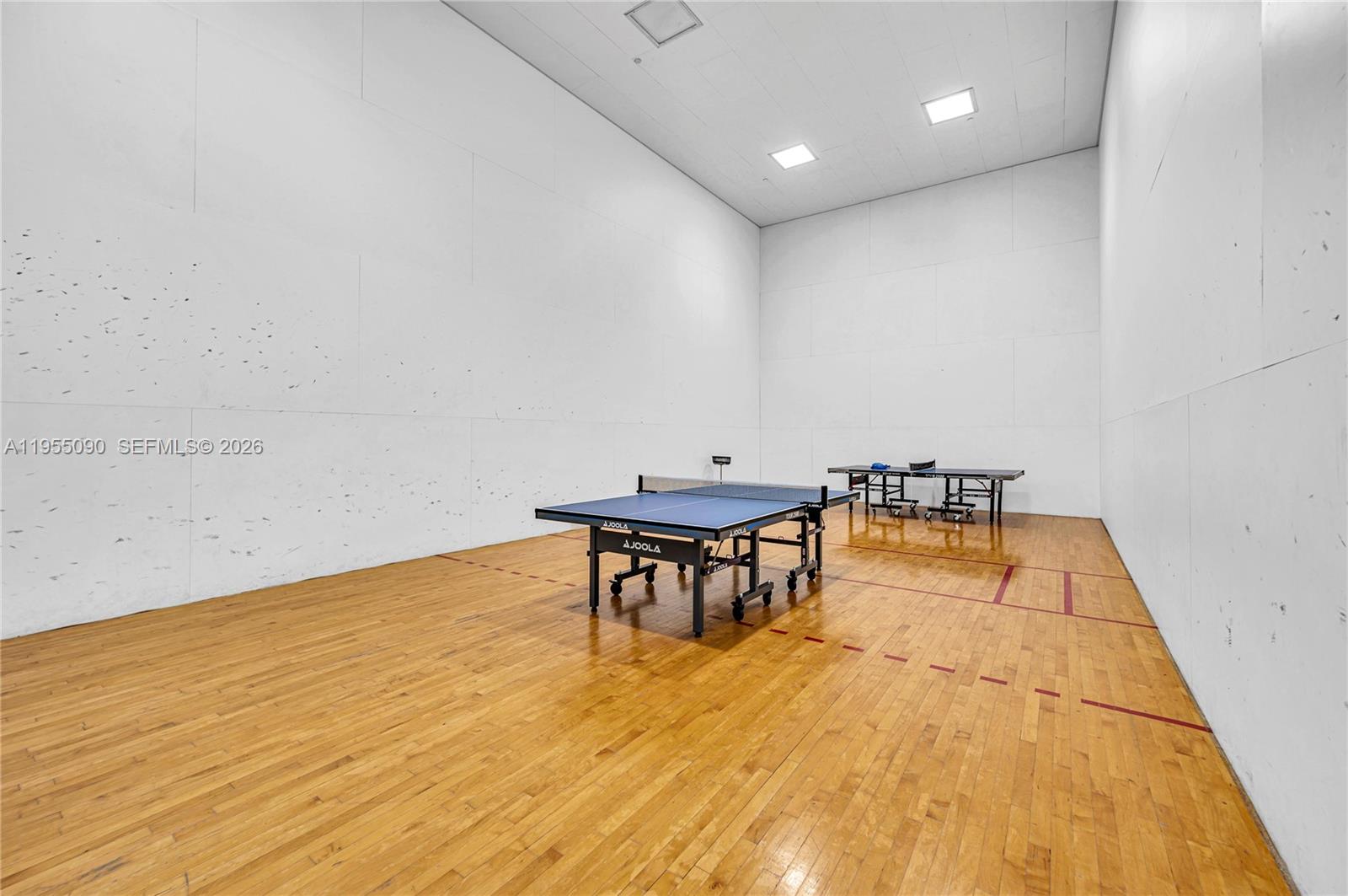 image Hamptons West54