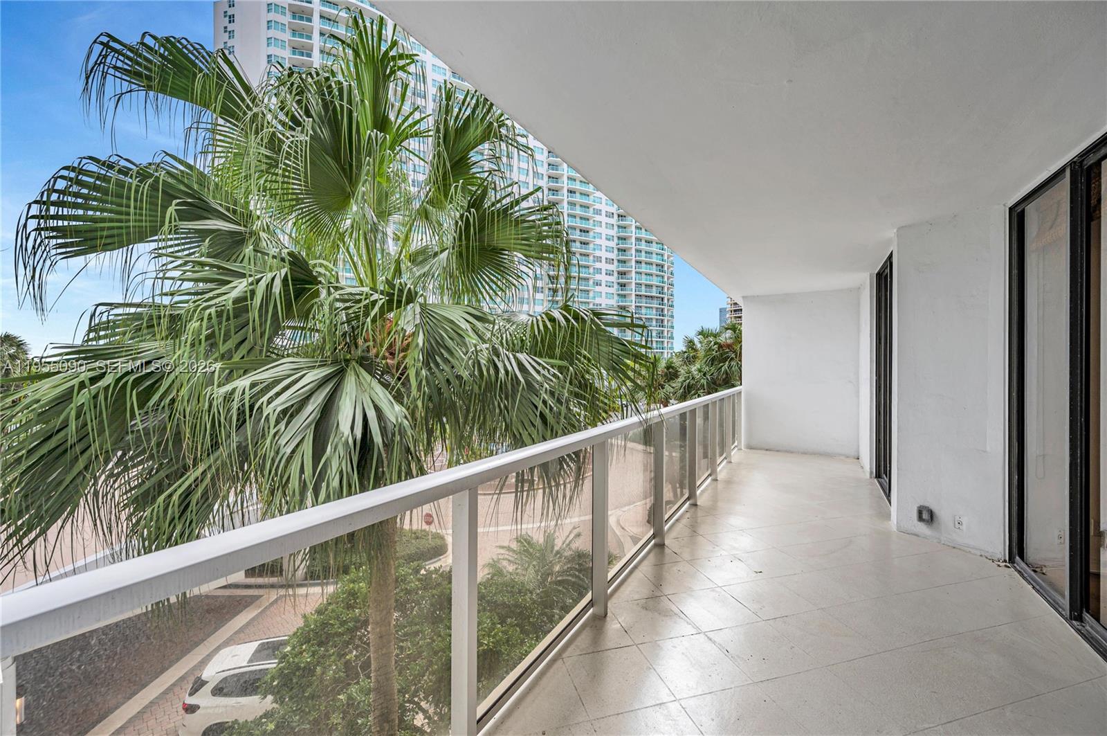 image Hamptons West5