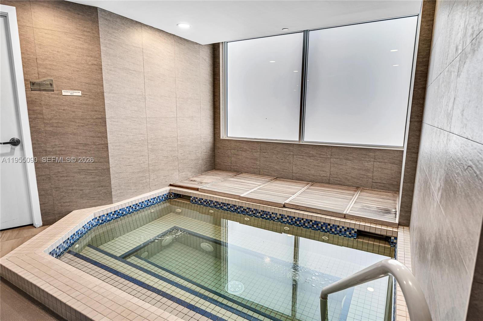 image Hamptons West60