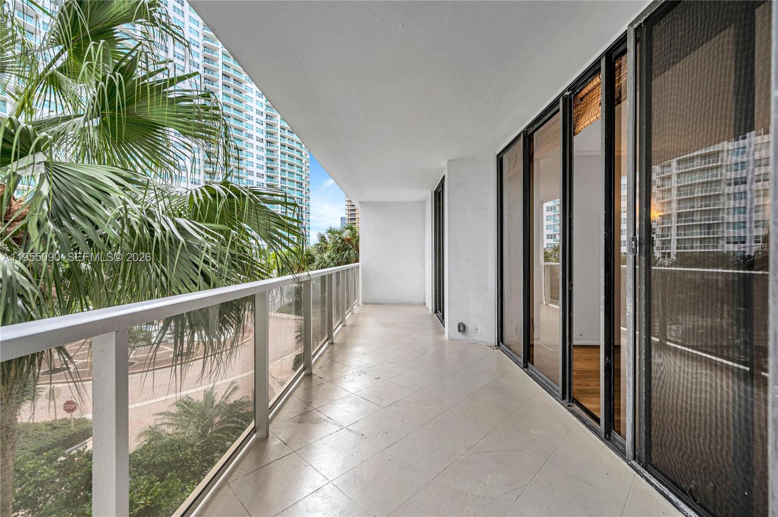 image Hamptons West65