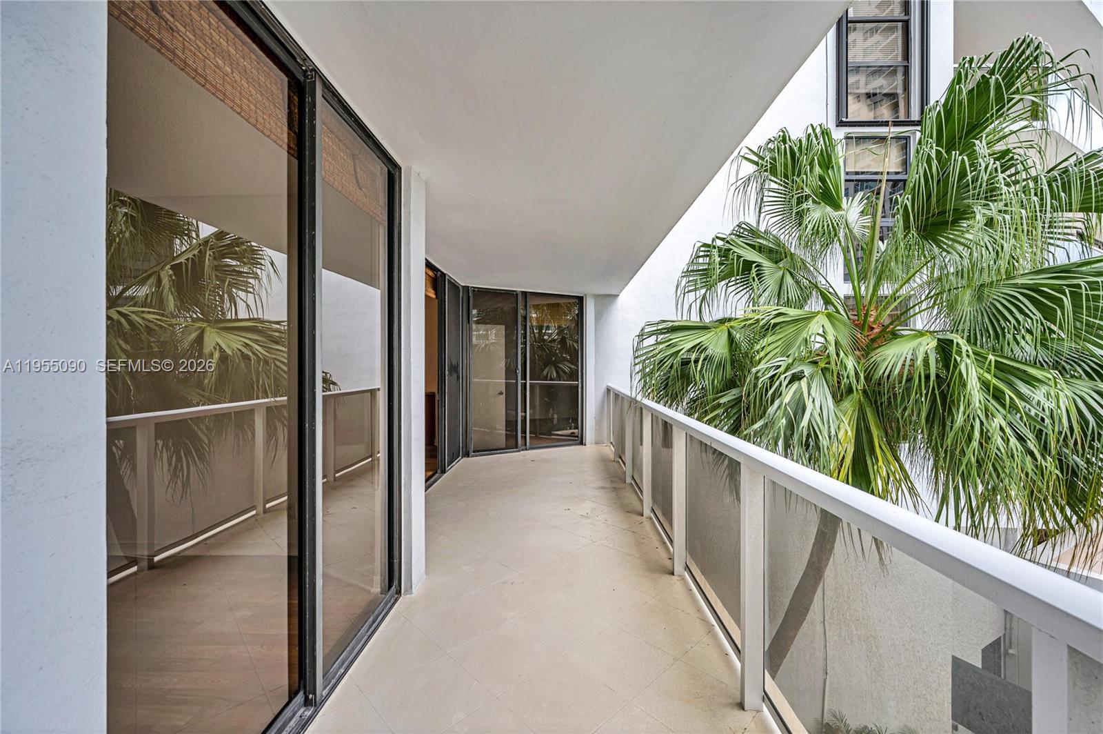 image Hamptons West68