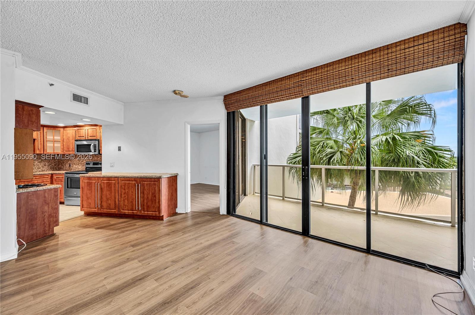 image Hamptons West6