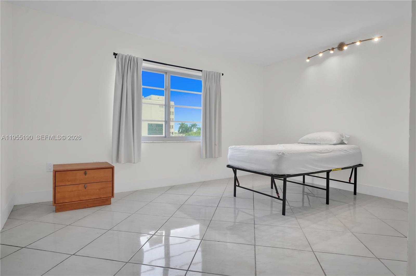 4141 Nautilus Dr #4G Miami Beach, FL 33140