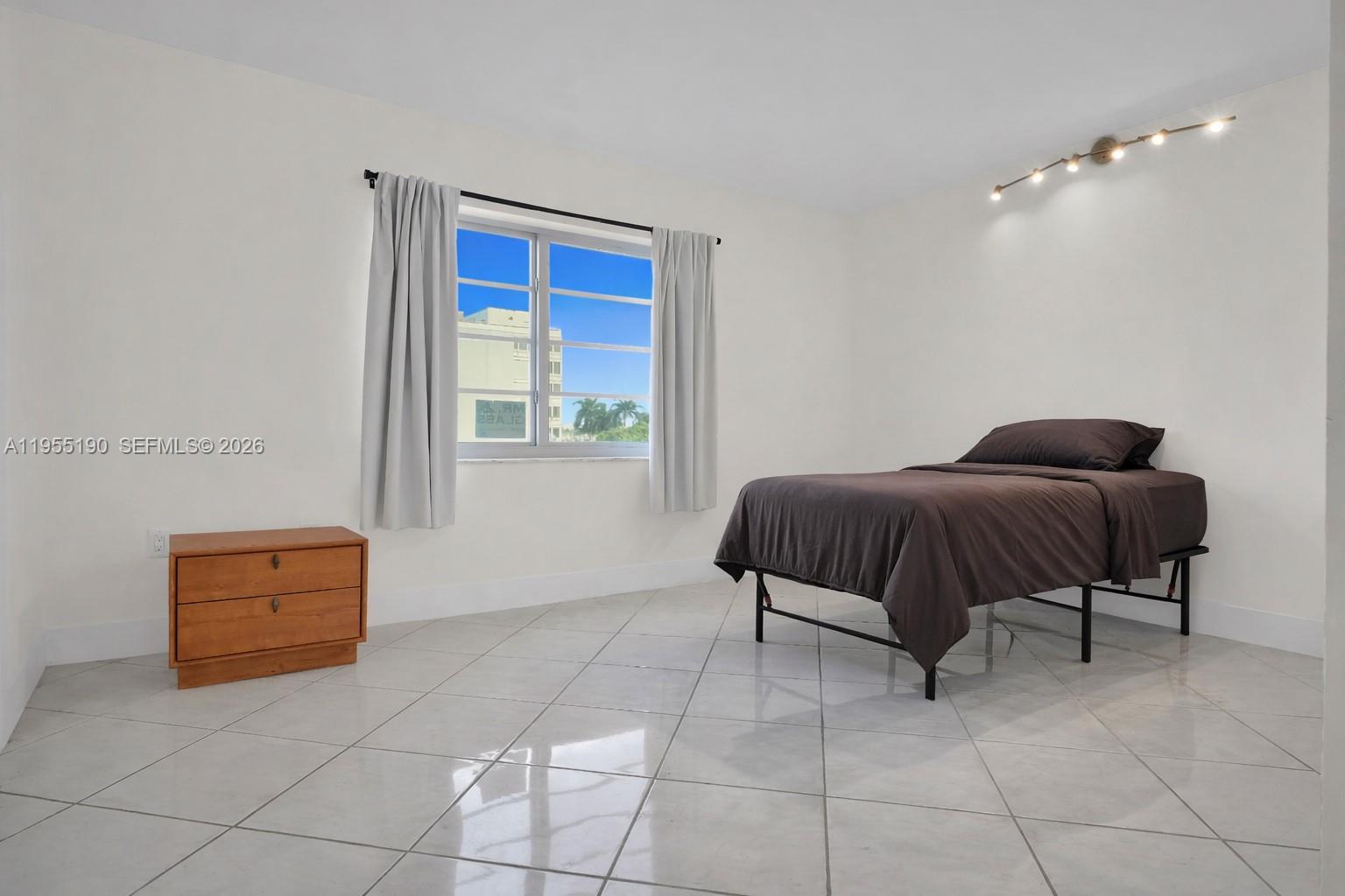 4141 Nautilus Dr #4G Miami Beach, FL 33140