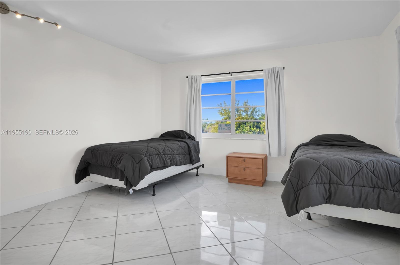 4141 Nautilus Dr #4G Miami Beach, FL 33140