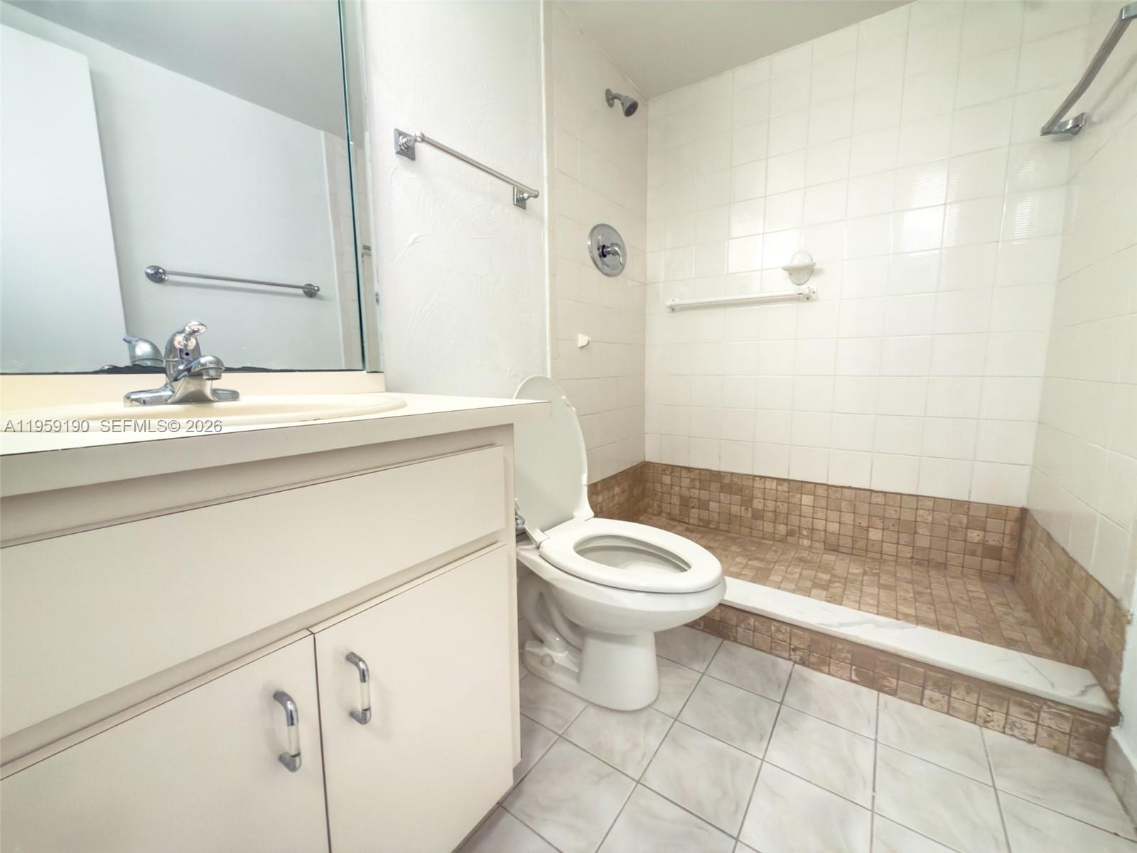 5750 Collins Ave #6J Miami Beach, FL 33140