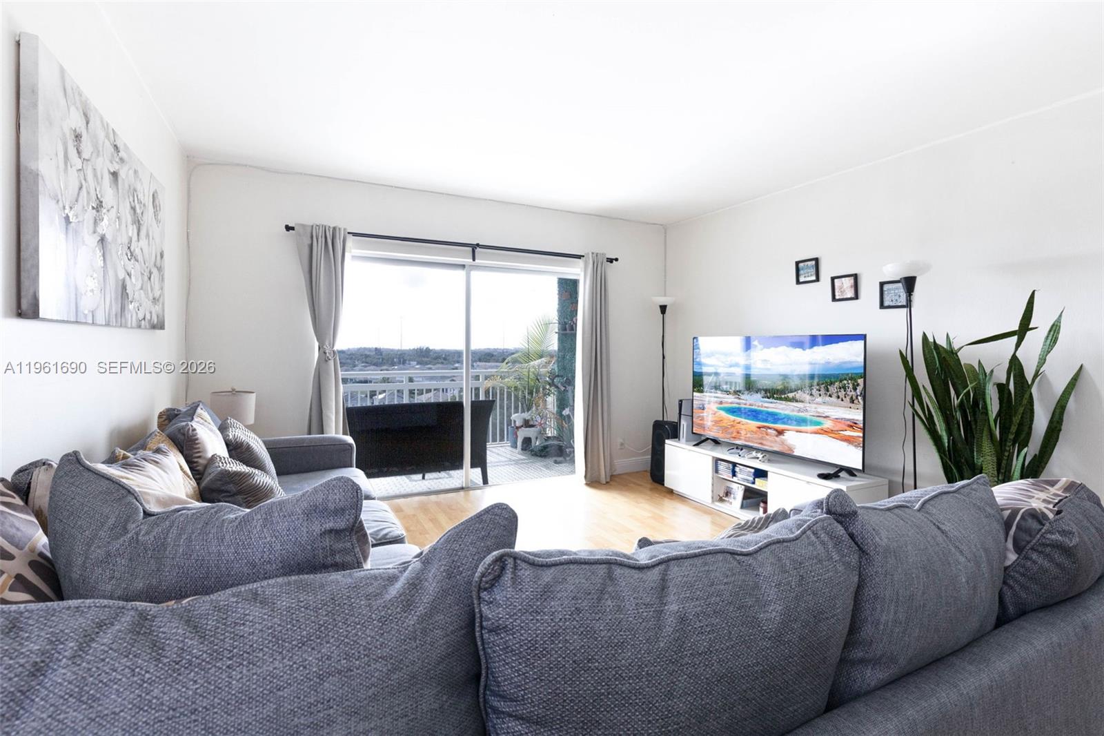 4400 Hillcrest Dr #901B