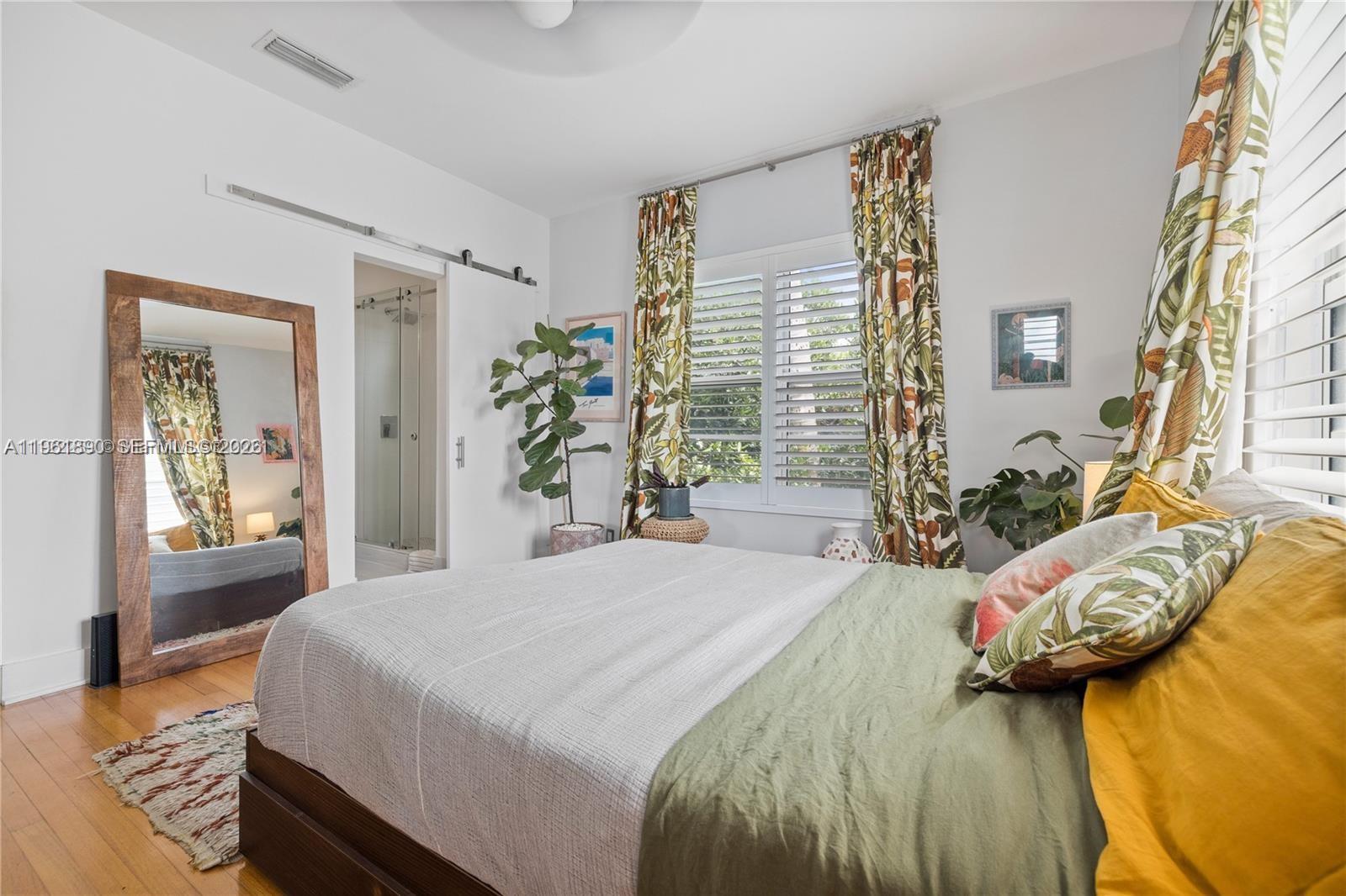 935 10th St #3 Miami Beach, FL 33139