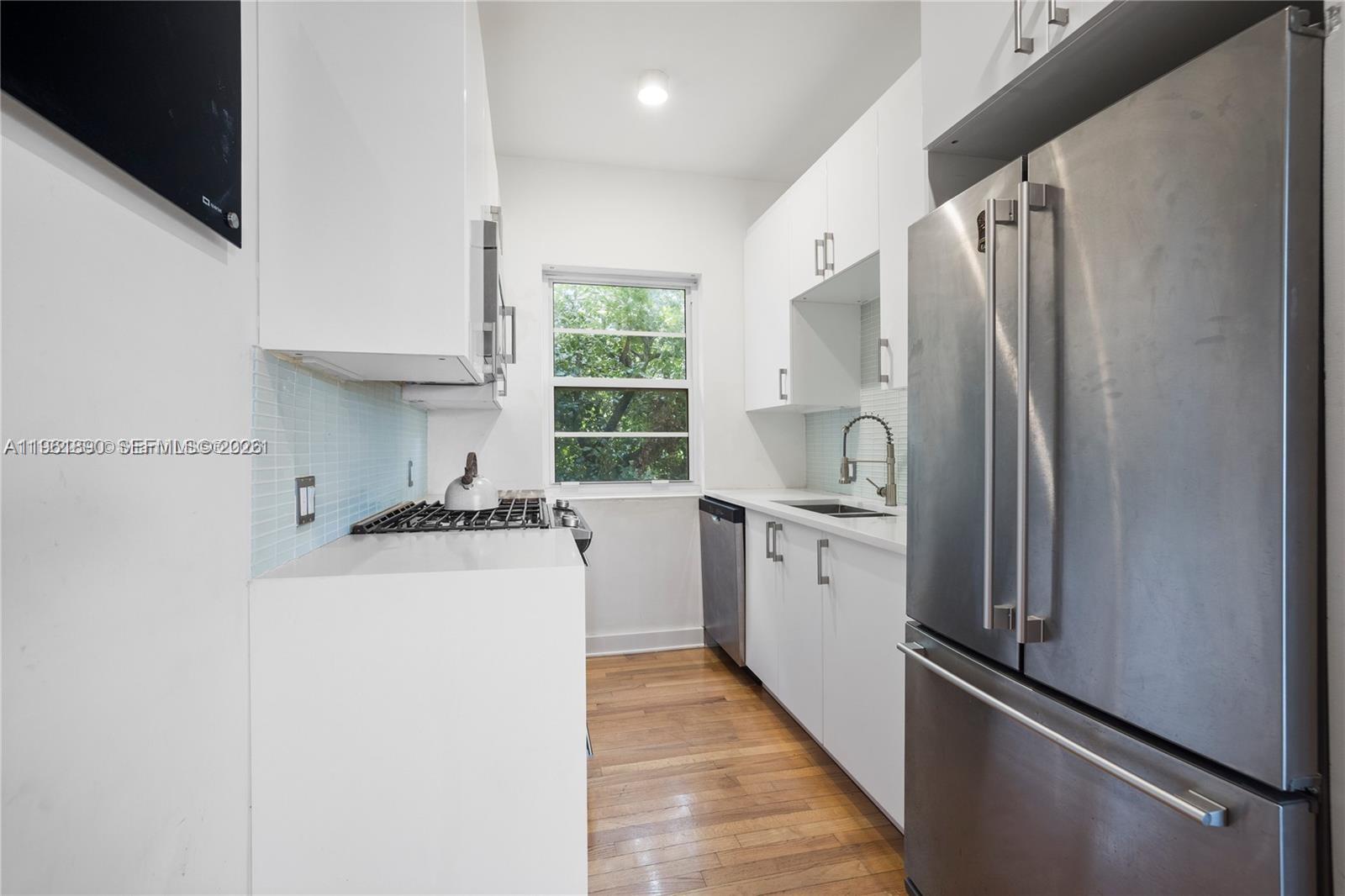 935 10th St #3 Miami Beach, FL 33139