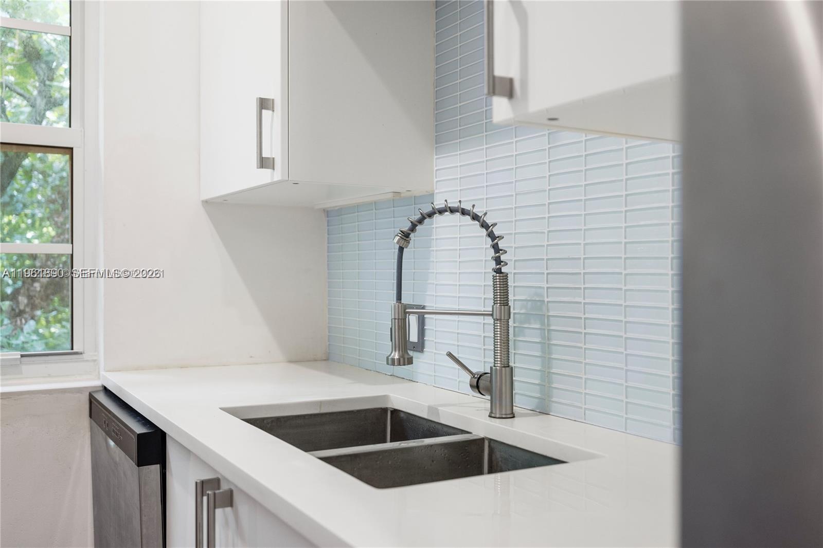 935 10th St #3 Miami Beach, FL 33139