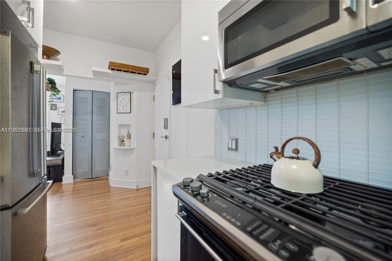 935 10th St #3 Miami Beach, FL 33139