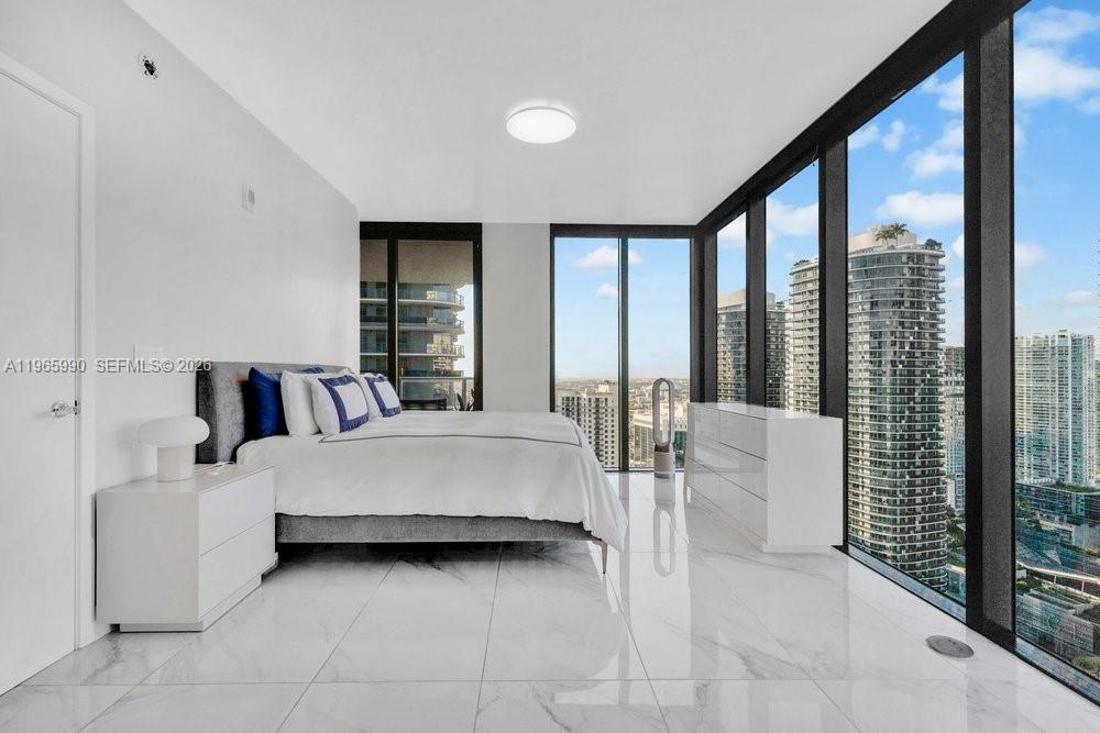 1010 Brickell Ave #4011 Miami, FL 33131