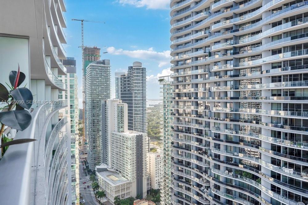 1010 Brickell Ave #4011 Miami, FL 33131