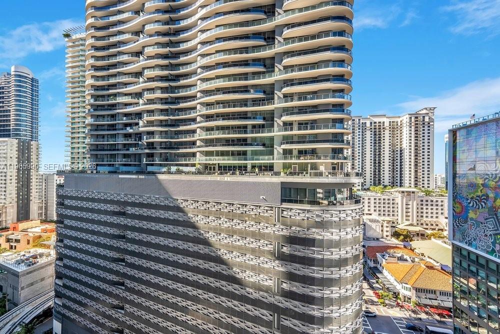 1010 Brickell Ave #4011 Miami, FL 33131