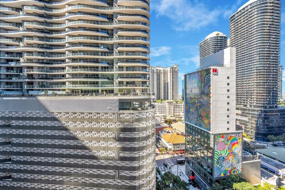 1010 Brickell Ave #4011 Miami, FL 33131