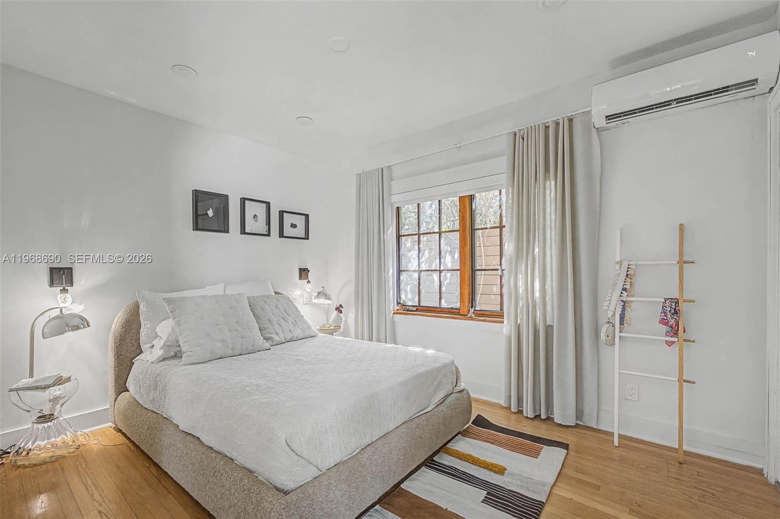 3233 Crystal Ct Miami, FL 33133