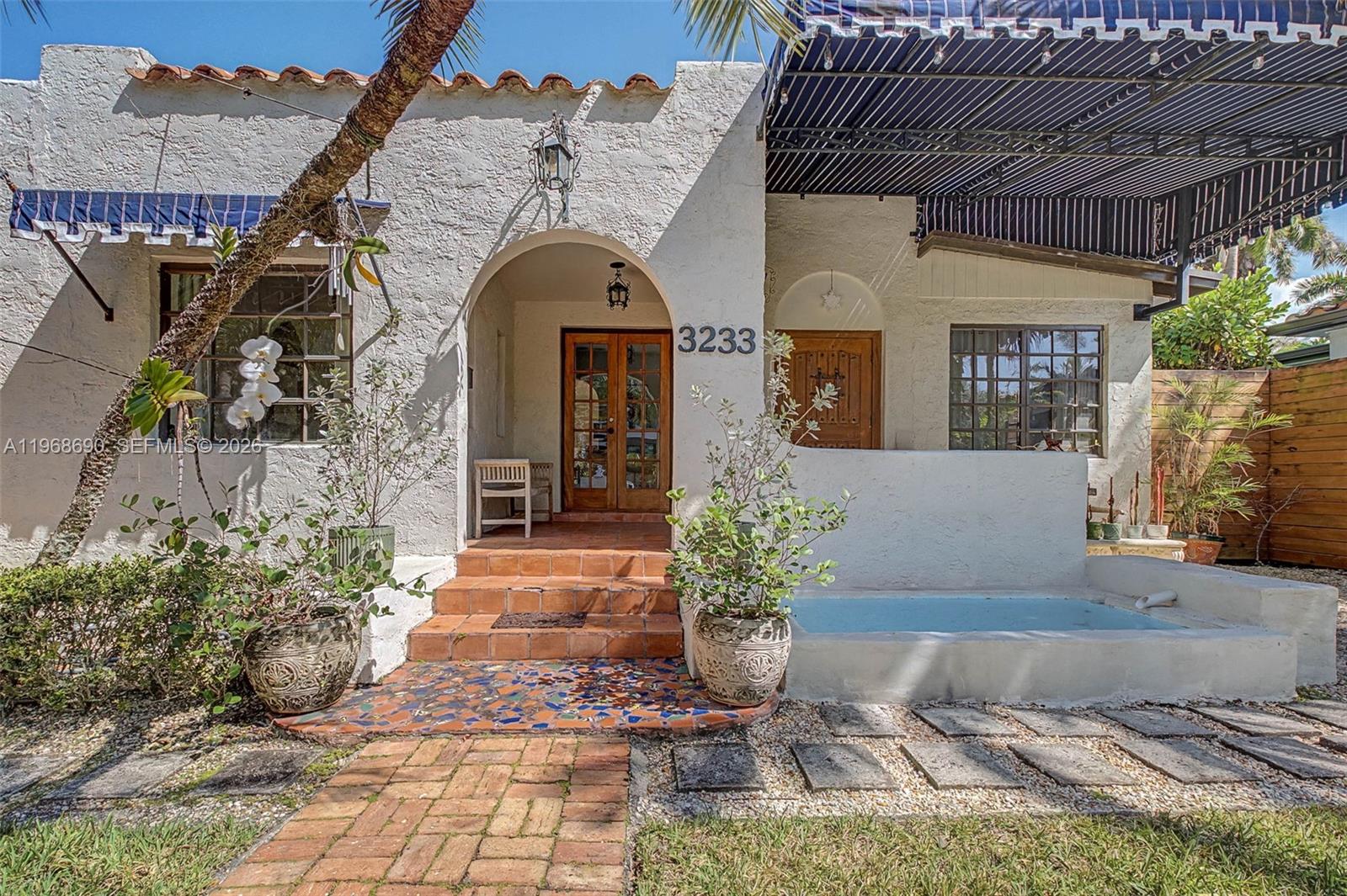 3233 Crystal Ct Miami, FL 33133