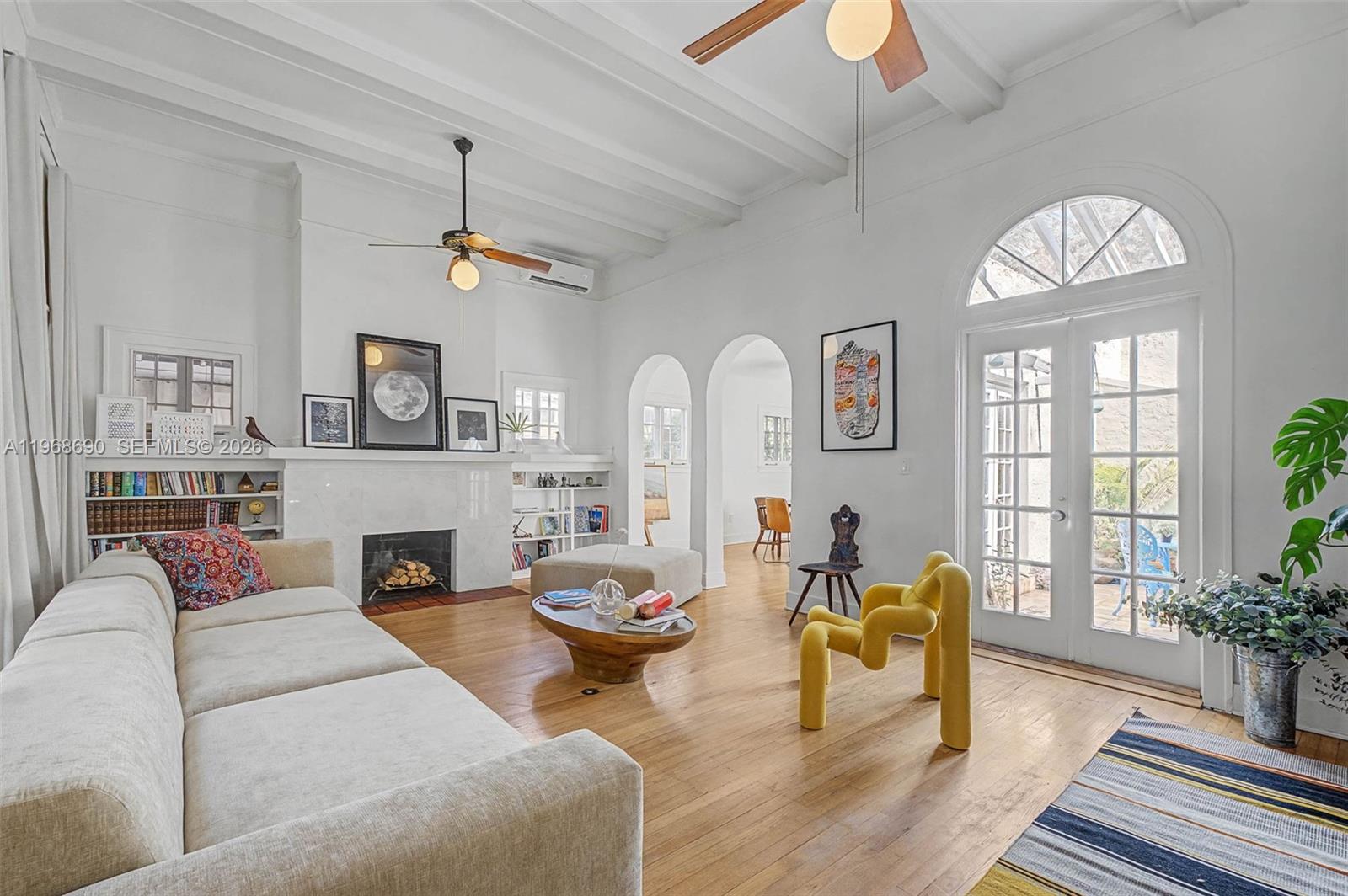 3233 Crystal Ct Miami, FL 33133