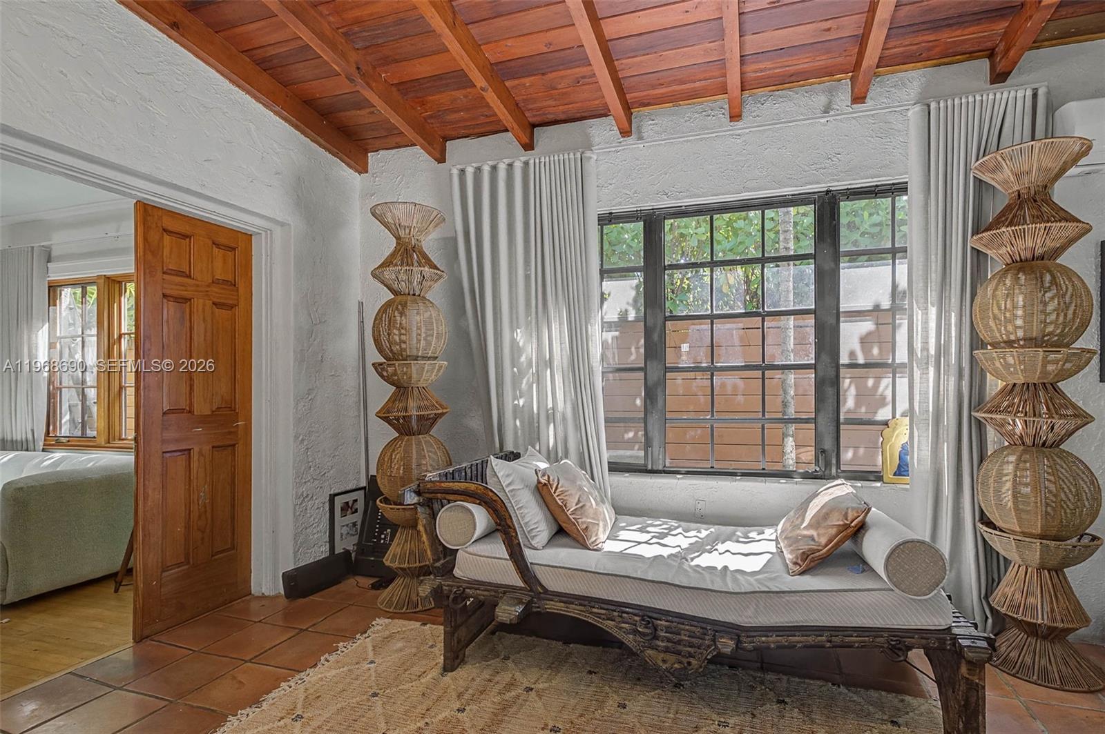 3233 Crystal Ct Miami, FL 33133