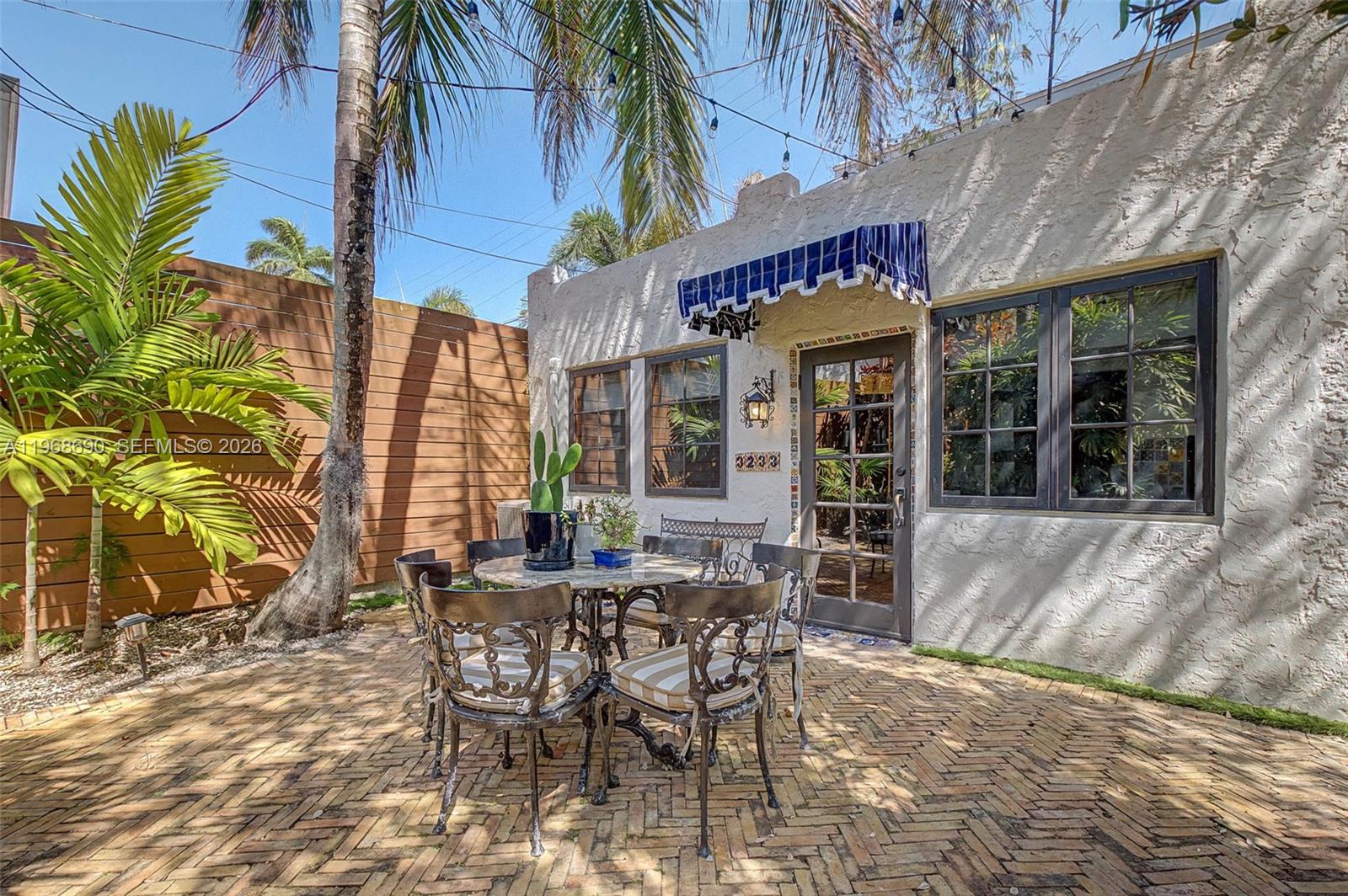 3233 Crystal Ct Miami, FL 33133