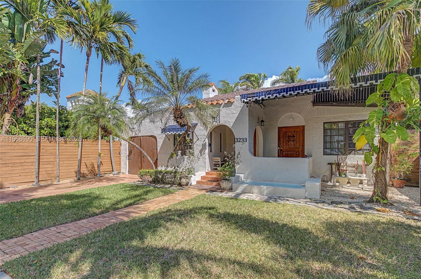 3233 Crystal Ct Miami, FL 33133