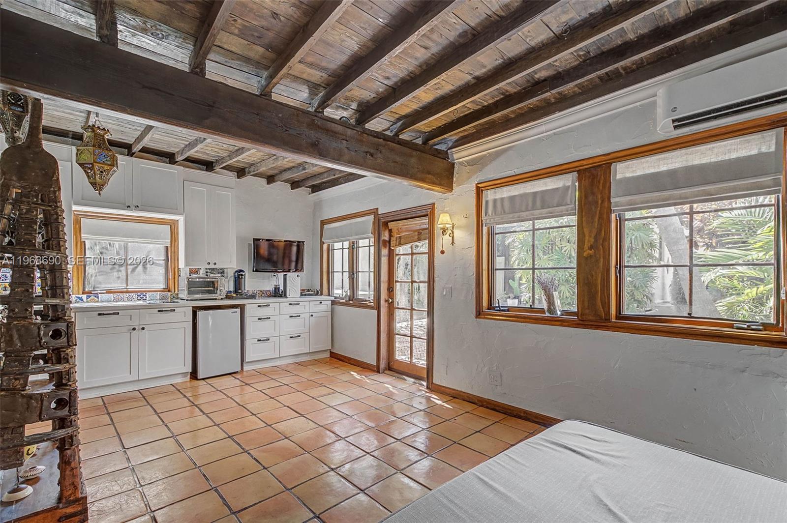 3233 Crystal Ct Miami, FL 33133