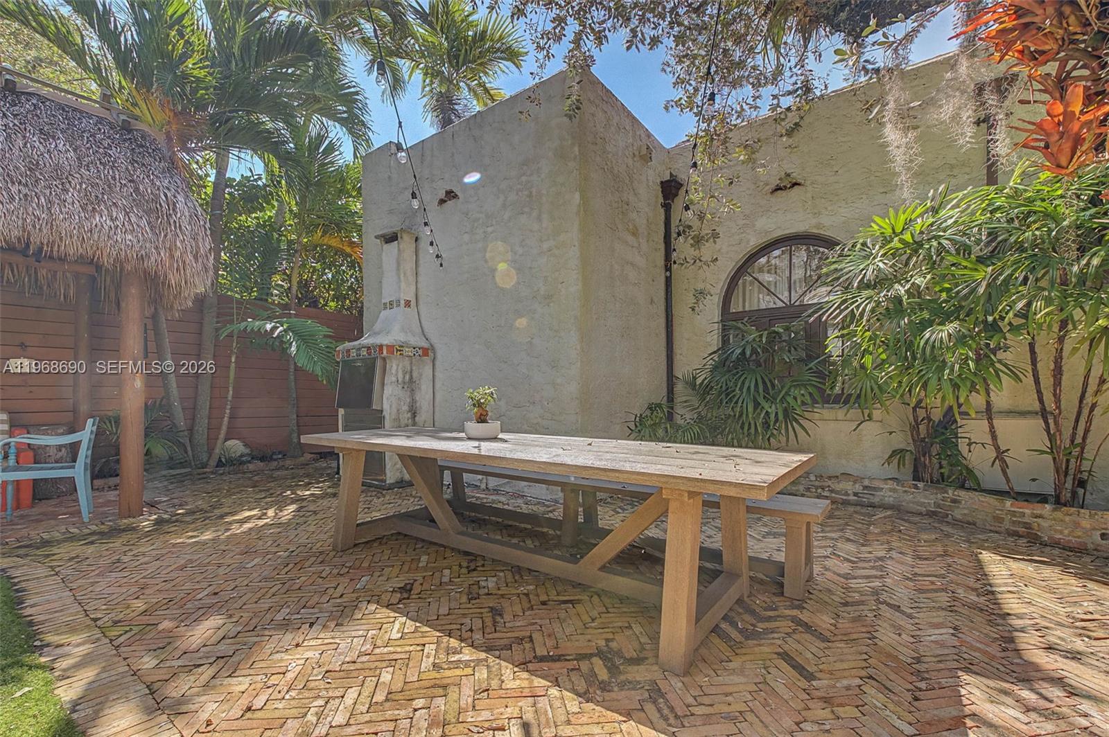 3233 Crystal Ct Miami, FL 33133